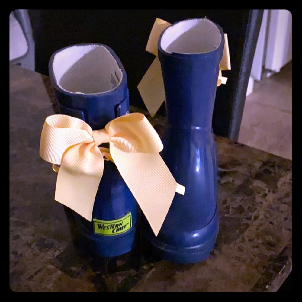 Toddler size 5c rainboots